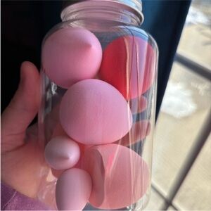 BRAND NEW 7PC BEAUTY BLENDER SPONGES. 5 LARGE & 2 TINY FOR EYES.